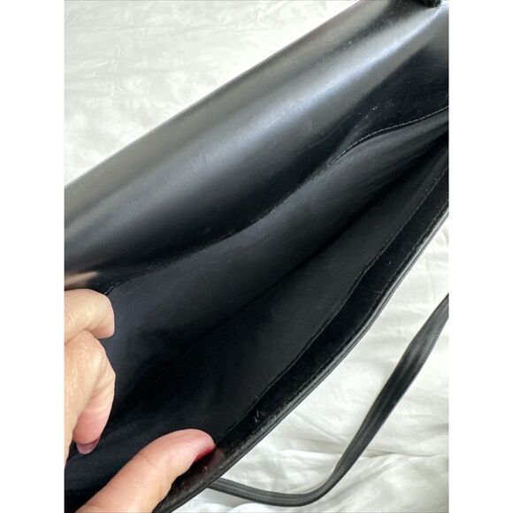 GIVENCHY Logo Black Leather Crossbody Bag - Picture 12 of 16